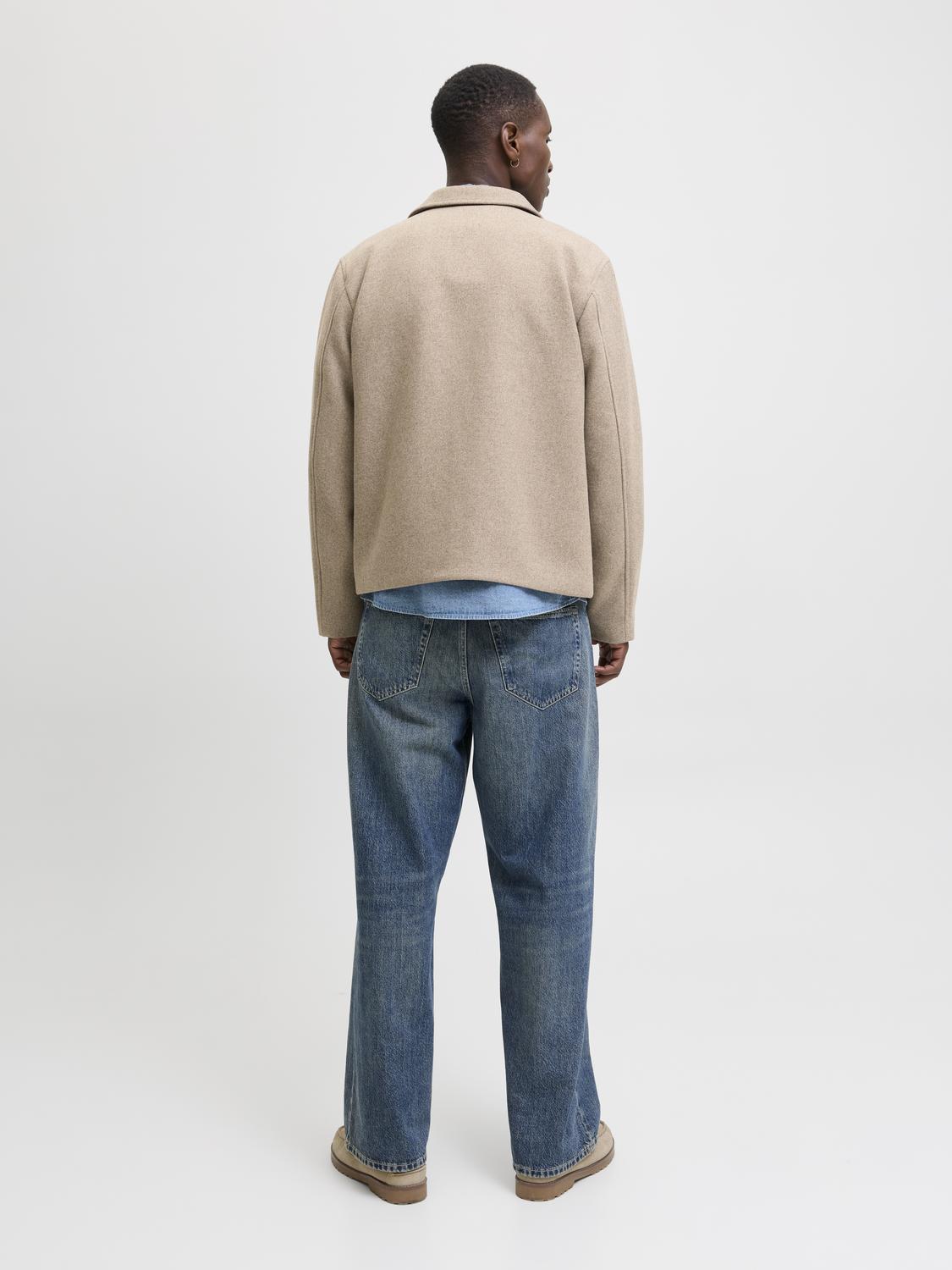 model_shot-back
